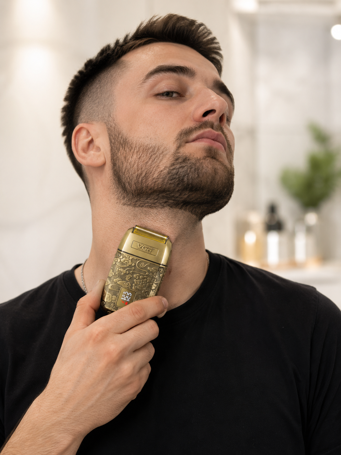 Бритва VGR V 336 Gold / Шейвер аккумуляторная с тройным лезвием / Электробритва 8500 об/мин — изображение 2